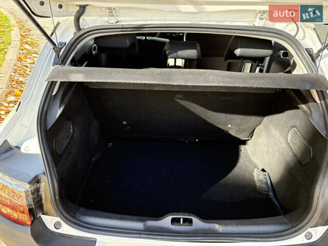 Белый Ситроен C4 Кактус, объемом двигателя 1.2 л и пробегом 138 тыс. км за 10300 $, фото 8 на Automoto.ua