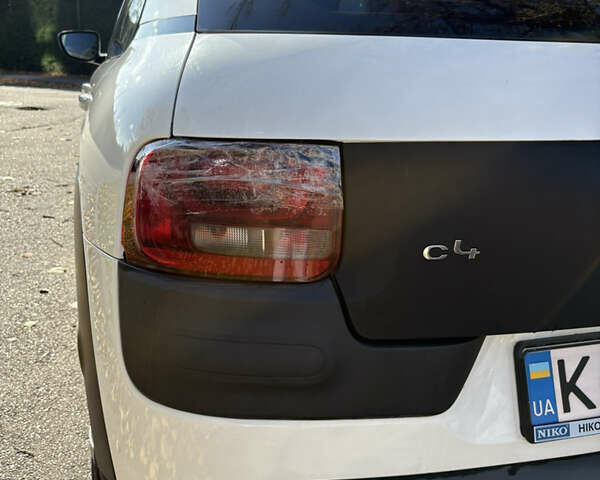 Белый Ситроен C4 Кактус, объемом двигателя 1.2 л и пробегом 138 тыс. км за 10300 $, фото 9 на Automoto.ua