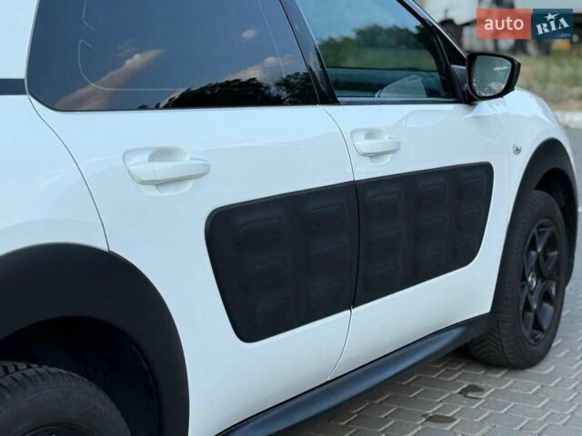 Белый Ситроен C4 Кактус, объемом двигателя 1.2 л и пробегом 128 тыс. км за 10940 $, фото 10 на Automoto.ua