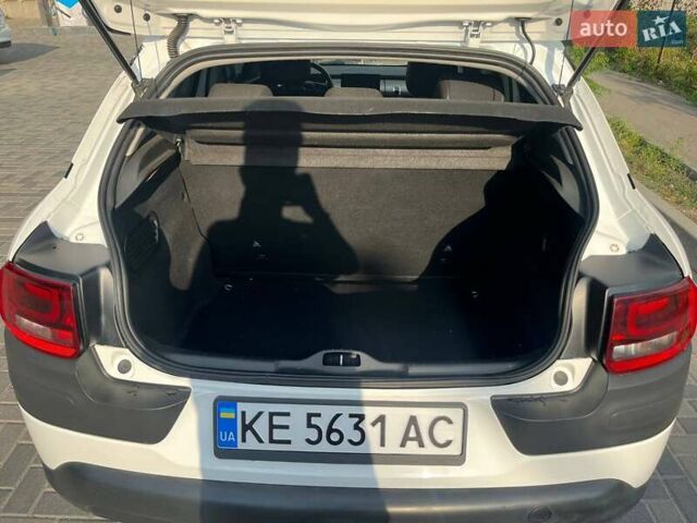 Білий Сітроен C4 Кактус, об'ємом двигуна 1.2 л та пробігом 89 тис. км за 10800 $, фото 6 на Automoto.ua