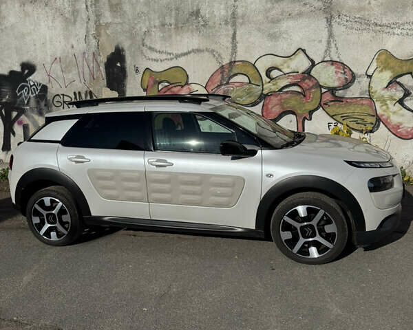 Белый Ситроен C4 Кактус, объемом двигателя 1.56 л и пробегом 90 тыс. км за 12000 $, фото 3 на Automoto.ua