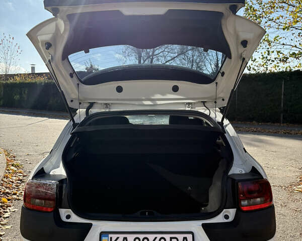 Белый Ситроен C4 Кактус, объемом двигателя 1.2 л и пробегом 138 тыс. км за 10300 $, фото 7 на Automoto.ua