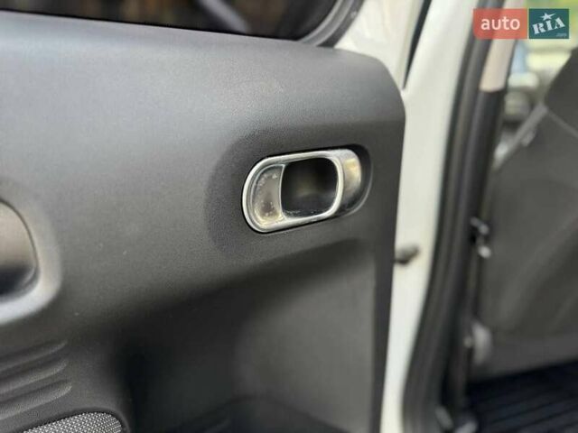 Білий Сітроен C4 Кактус, об'ємом двигуна 1.56 л та пробігом 165 тис. км за 11300 $, фото 36 на Automoto.ua