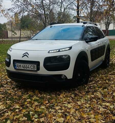 Белый Ситроен C4 Кактус, объемом двигателя 1.56 л и пробегом 127 тыс. км за 10500 $, фото 4 на Automoto.ua