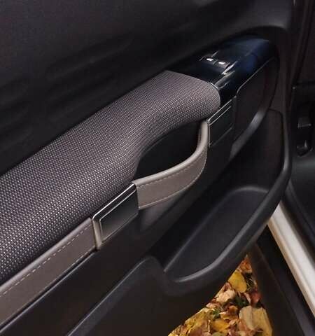 Белый Ситроен C4 Кактус, объемом двигателя 1.56 л и пробегом 127 тыс. км за 10500 $, фото 18 на Automoto.ua