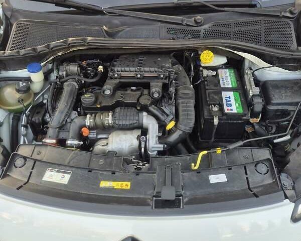 Білий Сітроен C4 Кактус, об'ємом двигуна 1.56 л та пробігом 215 тис. км за 9700 $, фото 16 на Automoto.ua