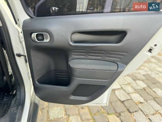 Білий Сітроен C4 Кактус, об'ємом двигуна 1.56 л та пробігом 165 тис. км за 11300 $, фото 21 на Automoto.ua
