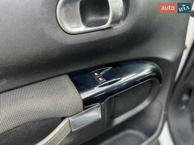 Білий Сітроен C4 Кактус, об'ємом двигуна 1.56 л та пробігом 165 тис. км за 11300 $, фото 43 на Automoto.ua