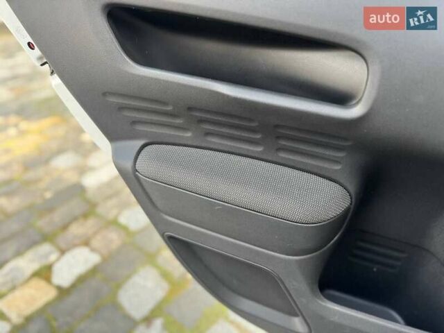 Білий Сітроен C4 Кактус, об'ємом двигуна 1.56 л та пробігом 165 тис. км за 11300 $, фото 16 на Automoto.ua