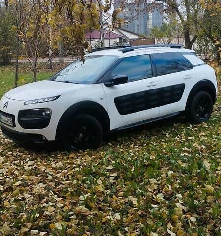 Белый Ситроен C4 Кактус, объемом двигателя 1.56 л и пробегом 127 тыс. км за 10500 $, фото 3 на Automoto.ua