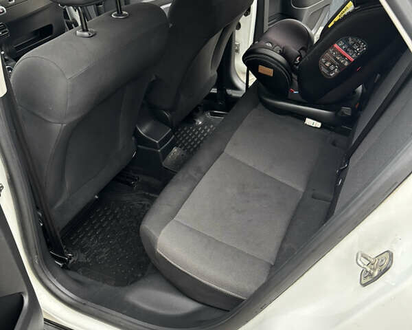 Білий Сітроен C4 Кактус, об'ємом двигуна 1.56 л та пробігом 155 тис. км за 8700 $, фото 6 на Automoto.ua