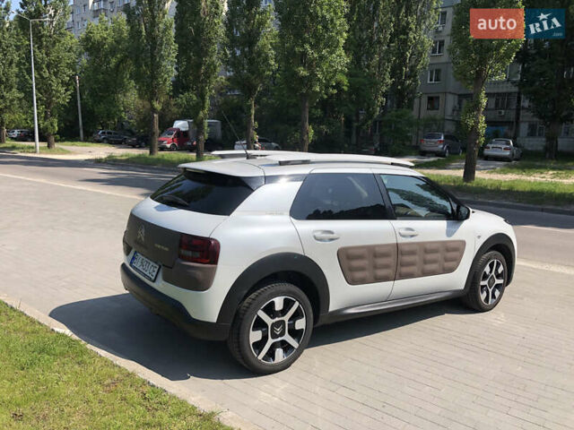 Білий Сітроен C4 Кактус, об'ємом двигуна 1.2 л та пробігом 133 тис. км за 8999 $, фото 16 на Automoto.ua