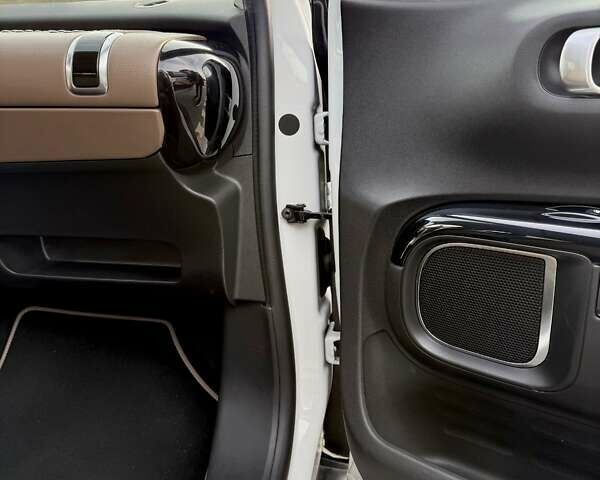 Белый Ситроен C4 Кактус, объемом двигателя 1.2 л и пробегом 90 тыс. км за 13500 $, фото 6 на Automoto.ua