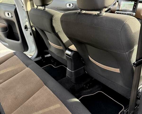 Белый Ситроен C4 Кактус, объемом двигателя 1.2 л и пробегом 90 тыс. км за 13500 $, фото 32 на Automoto.ua