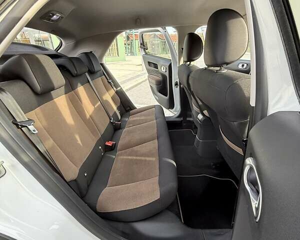 Белый Ситроен C4 Кактус, объемом двигателя 1.2 л и пробегом 90 тыс. км за 13500 $, фото 17 на Automoto.ua