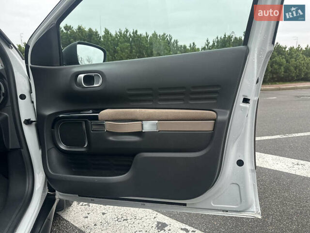 Белый Ситроен C4 Кактус, объемом двигателя 1.2 л и пробегом 90 тыс. км за 13299 $, фото 31 на Automoto.ua