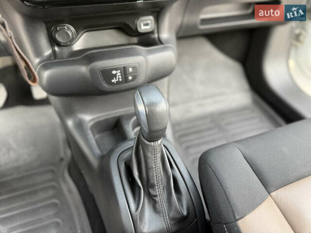 Белый Ситроен C4 Кактус, объемом двигателя 1.2 л и пробегом 117 тыс. км за 12500 $, фото 33 на Automoto.ua