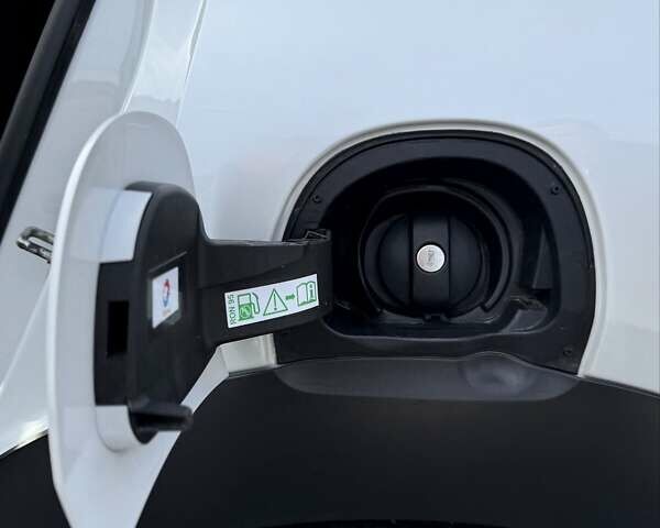 Белый Ситроен C4 Кактус, объемом двигателя 1.2 л и пробегом 90 тыс. км за 13500 $, фото 48 на Automoto.ua