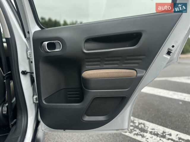 Белый Ситроен C4 Кактус, объемом двигателя 1.2 л и пробегом 90 тыс. км за 13299 $, фото 25 на Automoto.ua