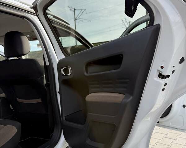 Белый Ситроен C4 Кактус, объемом двигателя 1.2 л и пробегом 90 тыс. км за 13500 $, фото 16 на Automoto.ua