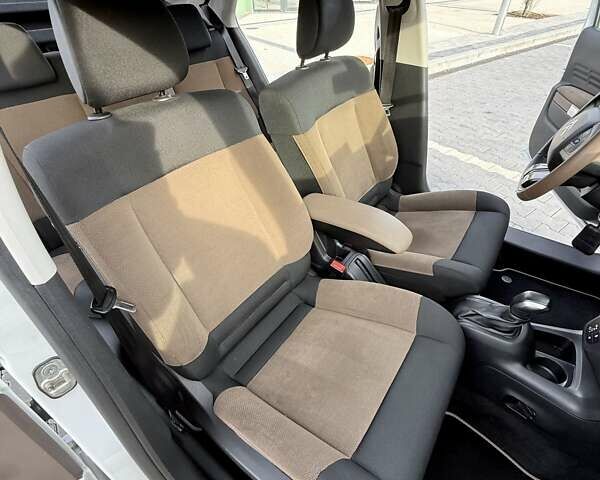 Белый Ситроен C4 Кактус, объемом двигателя 1.2 л и пробегом 90 тыс. км за 13500 $, фото 26 на Automoto.ua