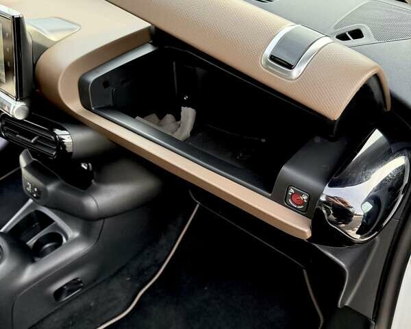 Белый Ситроен C4 Кактус, объемом двигателя 1.2 л и пробегом 90 тыс. км за 13500 $, фото 41 на Automoto.ua