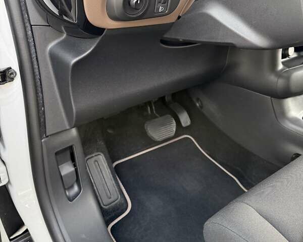 Белый Ситроен C4 Кактус, объемом двигателя 1.2 л и пробегом 90 тыс. км за 13500 $, фото 12 на Automoto.ua