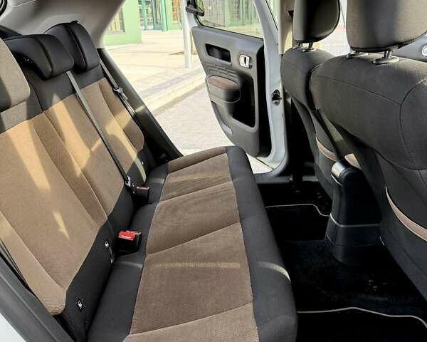 Белый Ситроен C4 Кактус, объемом двигателя 1.2 л и пробегом 90 тыс. км за 13500 $, фото 20 на Automoto.ua