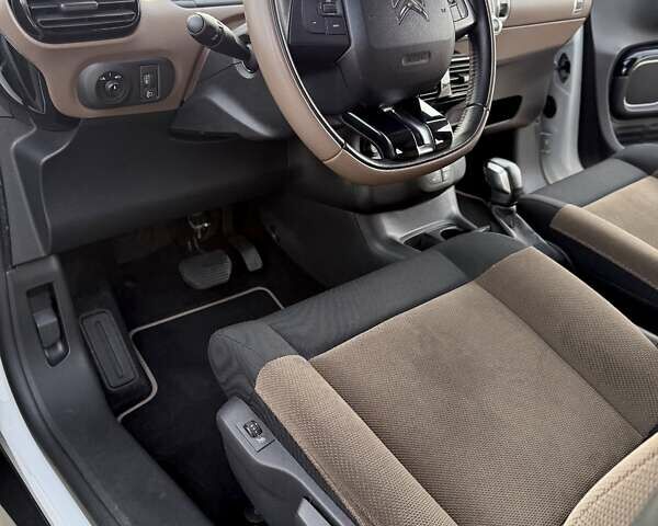 Белый Ситроен C4 Кактус, объемом двигателя 1.2 л и пробегом 90 тыс. км за 13500 $, фото 13 на Automoto.ua