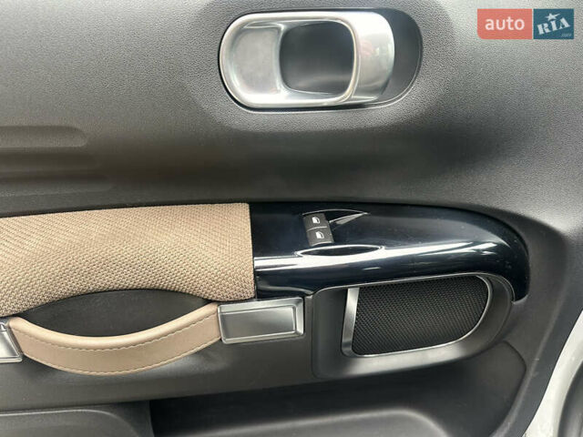 Белый Ситроен C4 Кактус, объемом двигателя 1.2 л и пробегом 90 тыс. км за 13299 $, фото 8 на Automoto.ua