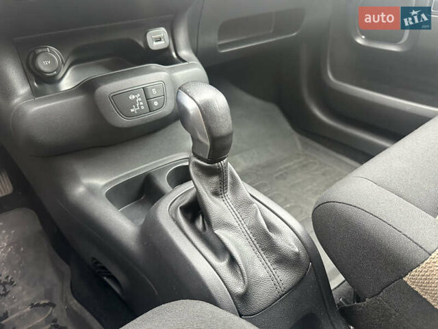 Белый Ситроен C4 Кактус, объемом двигателя 1.2 л и пробегом 90 тыс. км за 13299 $, фото 16 на Automoto.ua