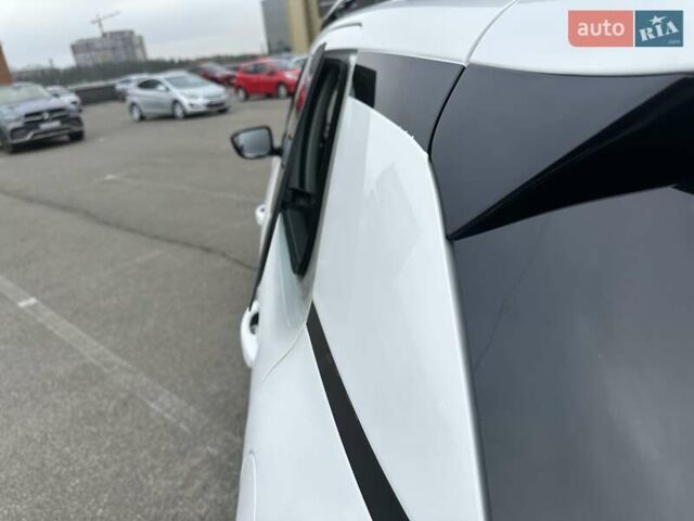 Білий Сітроен C4 Кактус, об'ємом двигуна 1.2 л та пробігом 105 тис. км за 12300 $, фото 17 на Automoto.ua