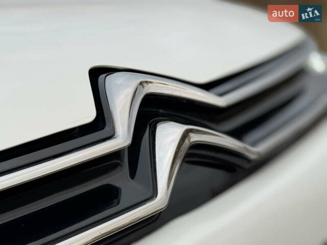 Белый Ситроен C4 Кактус, объемом двигателя 1.56 л и пробегом 158 тыс. км за 14700 $, фото 18 на Automoto.ua