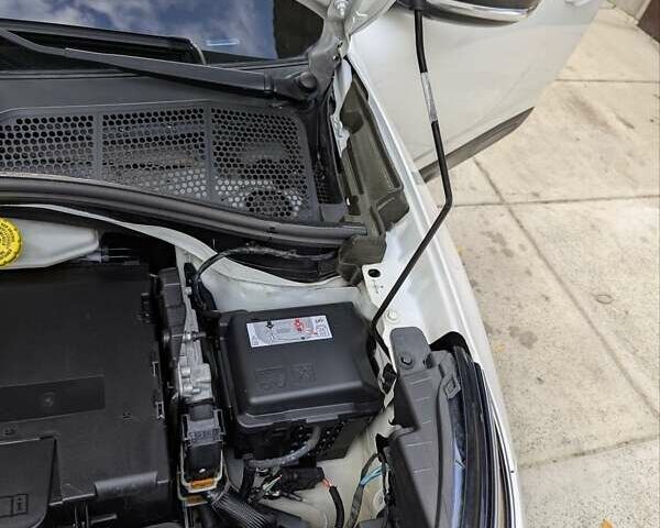 Білий Сітроен C4 Кактус, об'ємом двигуна 1.5 л та пробігом 115 тис. км за 15700 $, фото 65 на Automoto.ua