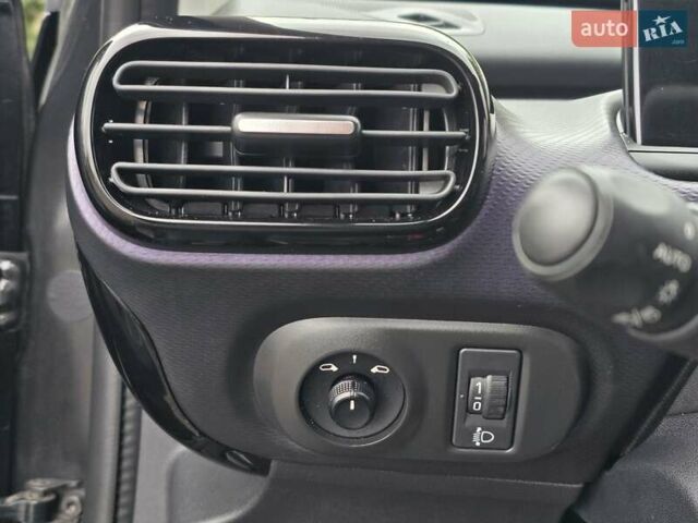 Чорний Сітроен C4 Кактус, об'ємом двигуна 1.2 л та пробігом 170 тис. км за 9499 $, фото 30 на Automoto.ua