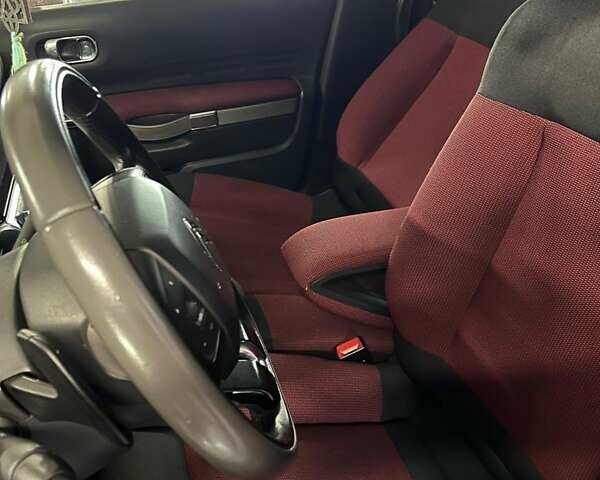 Красный Ситроен C4 Кактус, объемом двигателя 1.2 л и пробегом 173 тыс. км за 10000 $, фото 5 на Automoto.ua