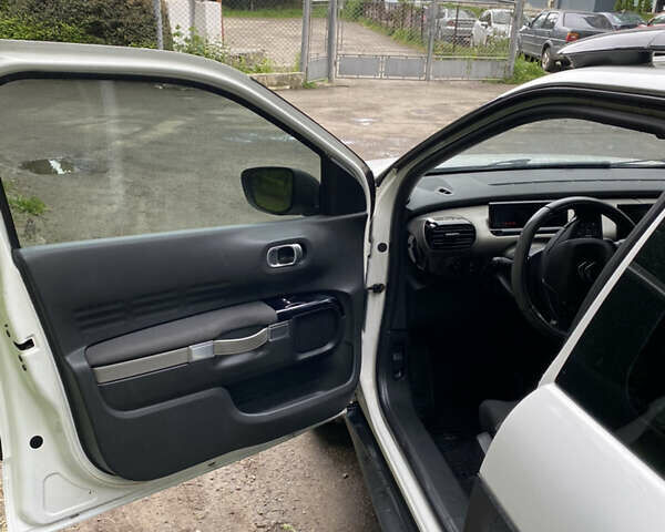 Ситроен C4 Кактус, объемом двигателя 1.6 л и пробегом 210 тыс. км за 9000 $, фото 9 на Automoto.ua