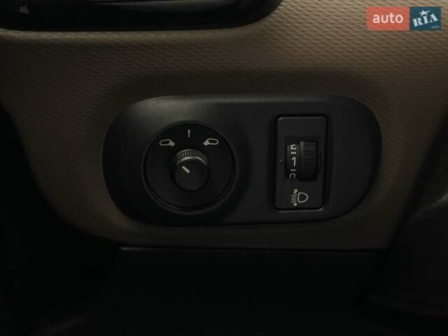 Ситроен C4 Кактус, объемом двигателя 1.2 л и пробегом 70 тыс. км за 10795 $, фото 13 на Automoto.ua