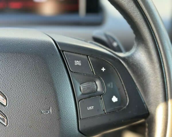 Сітроен C4 Кактус, об'ємом двигуна 1.6 л та пробігом 121 тис. км за 10900 $, фото 12 на Automoto.ua