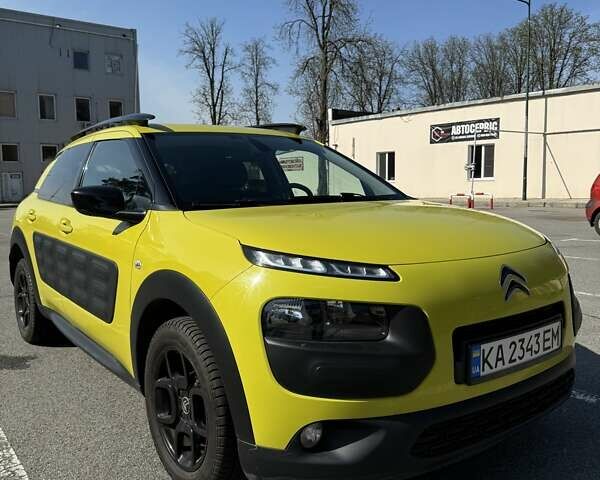 Жовтий Сітроен C4 Кактус, об'ємом двигуна 1.2 л та пробігом 98 тис. км за 10600 $, фото 5 на Automoto.ua