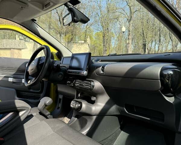 Жовтий Сітроен C4 Кактус, об'ємом двигуна 1.2 л та пробігом 98 тис. км за 10600 $, фото 6 на Automoto.ua