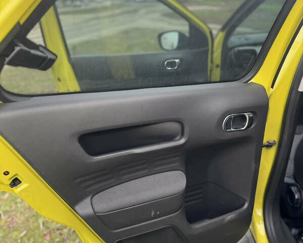 Жовтий Сітроен C4 Кактус, об'ємом двигуна 1.2 л та пробігом 89 тис. км за 9499 $, фото 19 на Automoto.ua