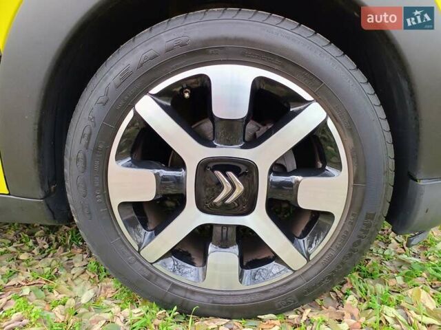 Желтый Ситроен C4 Кактус, объемом двигателя 1.56 л и пробегом 106 тыс. км за 11800 $, фото 74 на Automoto.ua