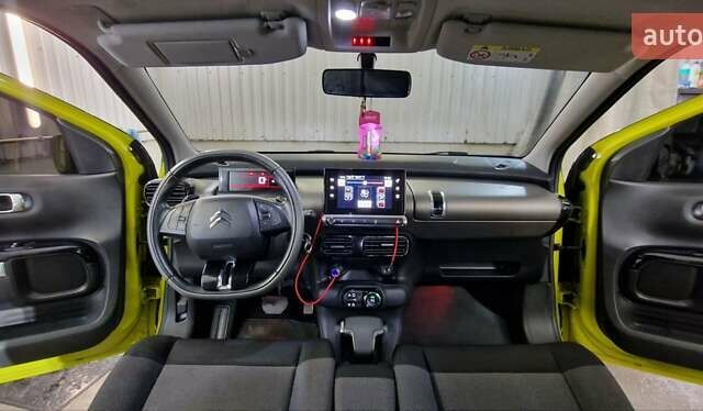 Желтый Ситроен C4 Кактус, объемом двигателя 1.56 л и пробегом 57 тыс. км за 14000 $, фото 12 на Automoto.ua