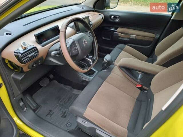 Желтый Ситроен C4 Кактус, объемом двигателя 1.56 л и пробегом 106 тыс. км за 11800 $, фото 14 на Automoto.ua