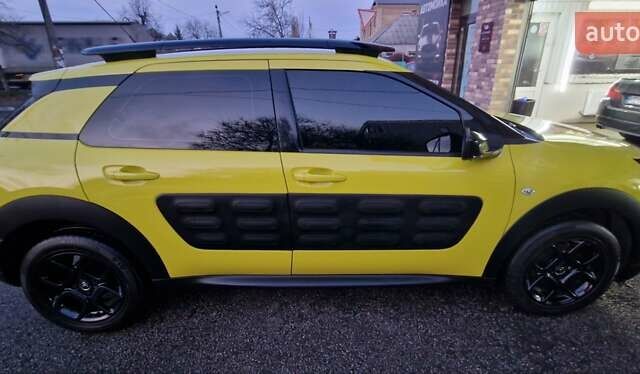 Желтый Ситроен C4 Кактус, объемом двигателя 1.56 л и пробегом 57 тыс. км за 14000 $, фото 4 на Automoto.ua