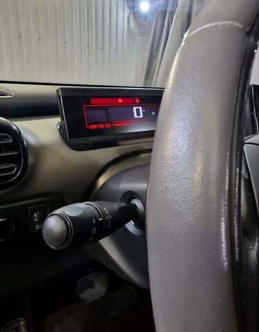 Желтый Ситроен C4 Кактус, объемом двигателя 1.56 л и пробегом 57 тыс. км за 14000 $, фото 10 на Automoto.ua