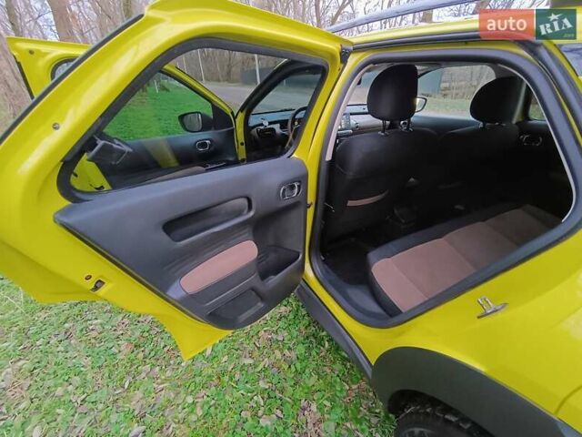 Желтый Ситроен C4 Кактус, объемом двигателя 1.56 л и пробегом 106 тыс. км за 11800 $, фото 24 на Automoto.ua