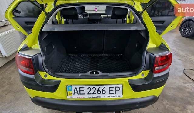 Желтый Ситроен C4 Кактус, объемом двигателя 1.56 л и пробегом 57 тыс. км за 14000 $, фото 6 на Automoto.ua