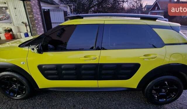 Желтый Ситроен C4 Кактус, объемом двигателя 1.56 л и пробегом 57 тыс. км за 14000 $, фото 1 на Automoto.ua